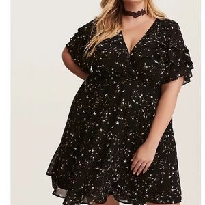 EUC Torrid ruffle floral wrap dress